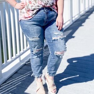 **USED** Judy Blue Mid Rise Distressed Boyfriend Jeans